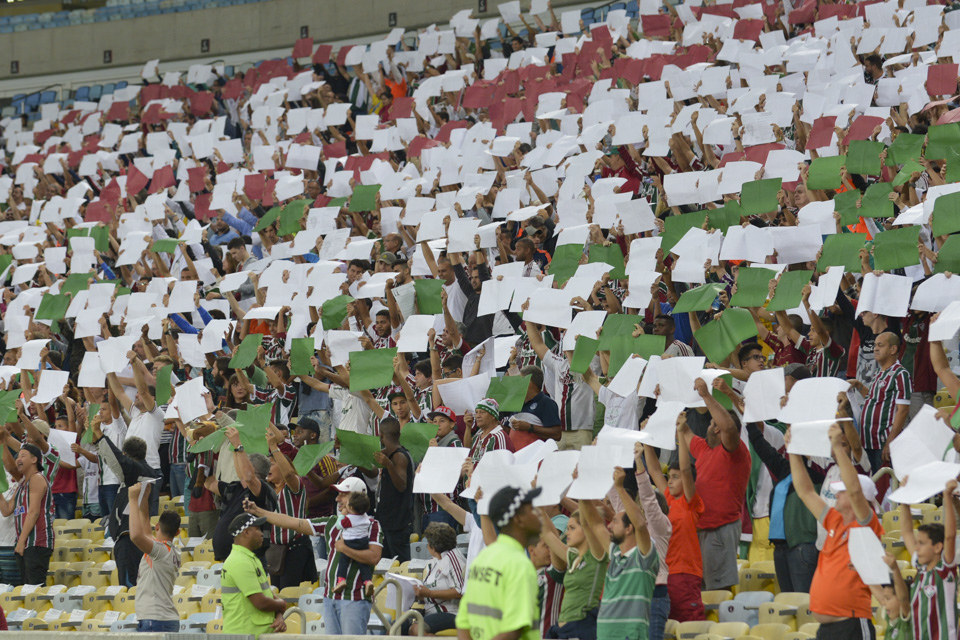 Painel humano feito pela torcida do Fluminense